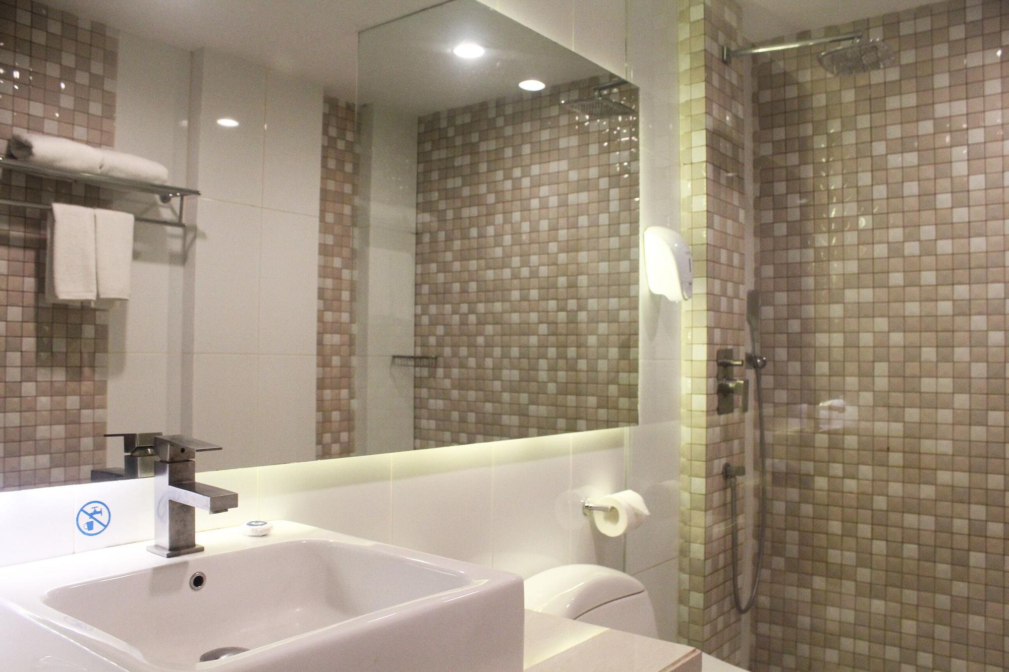 Bonnet Hotel סוראבאיה מראה חיצוני תמונה
