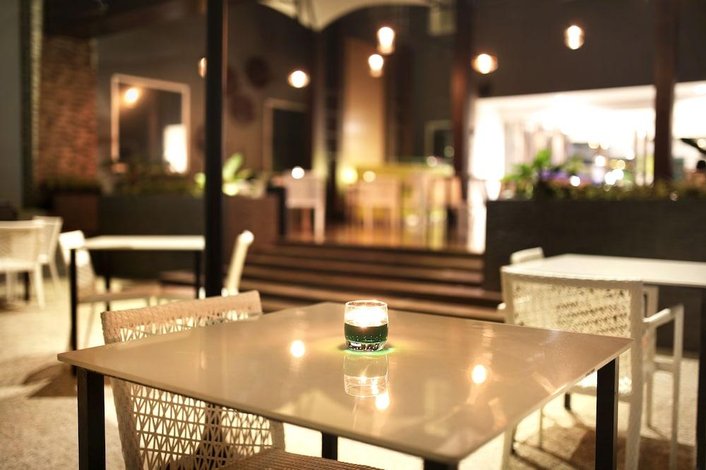 Bonnet Hotel סוראבאיה מראה חיצוני תמונה
