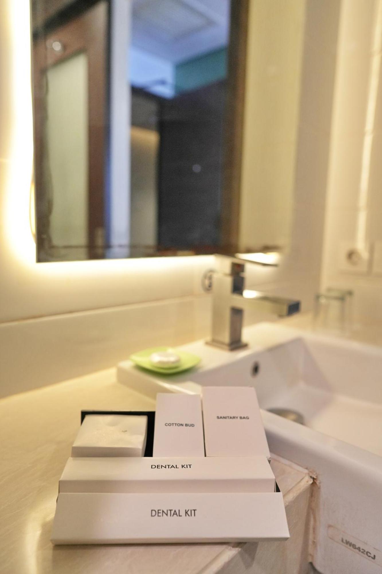 Bonnet Hotel סוראבאיה מראה חיצוני תמונה