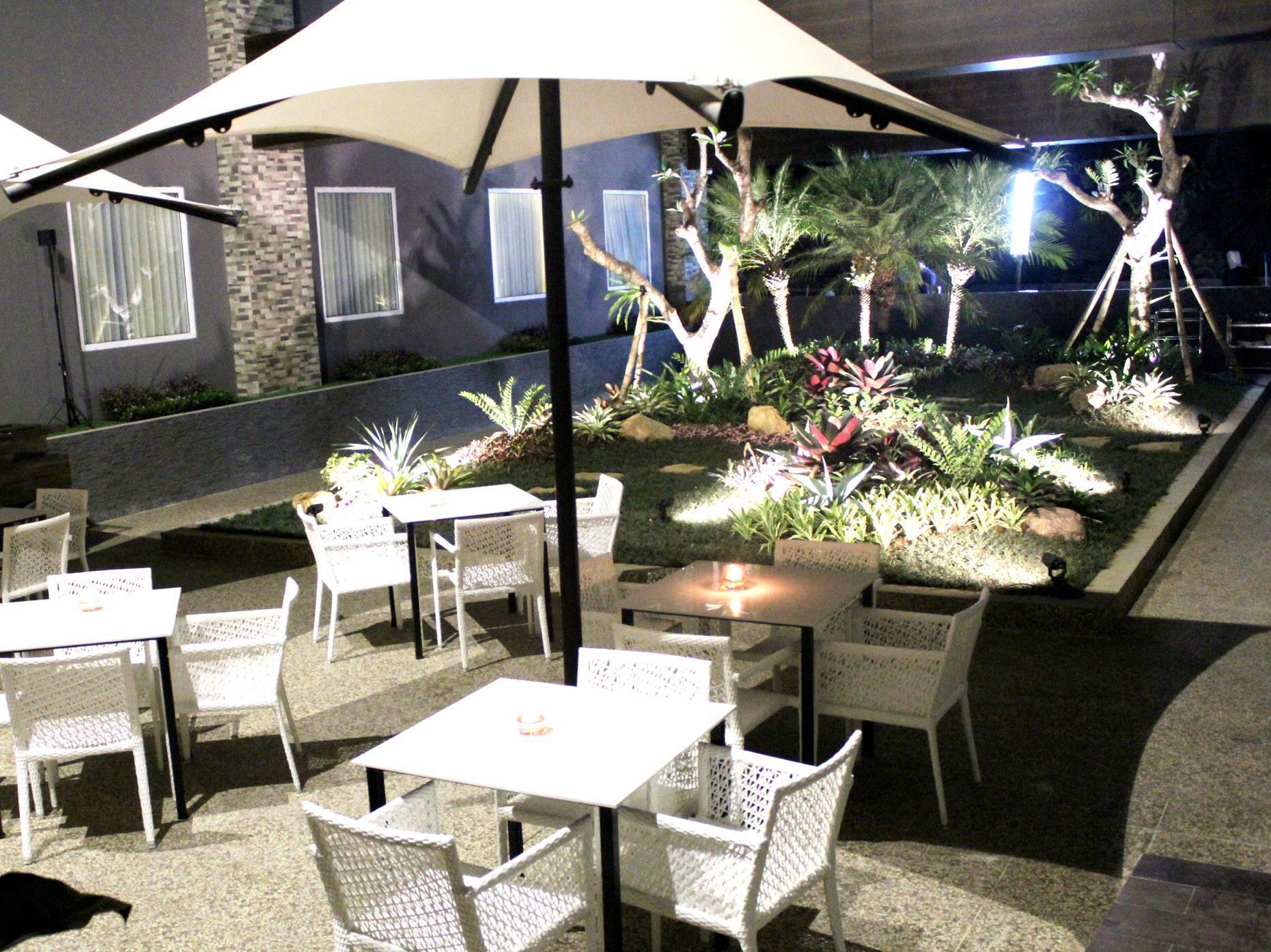 Bonnet Hotel סוראבאיה מראה חיצוני תמונה