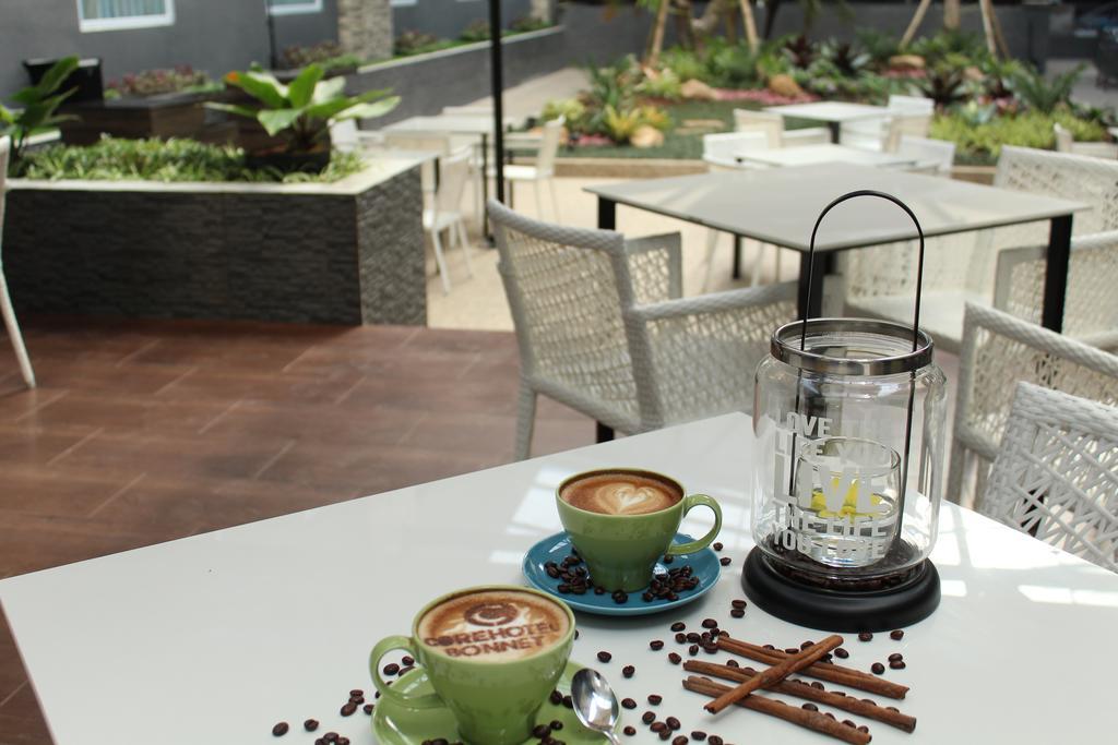 Bonnet Hotel סוראבאיה מראה חיצוני תמונה