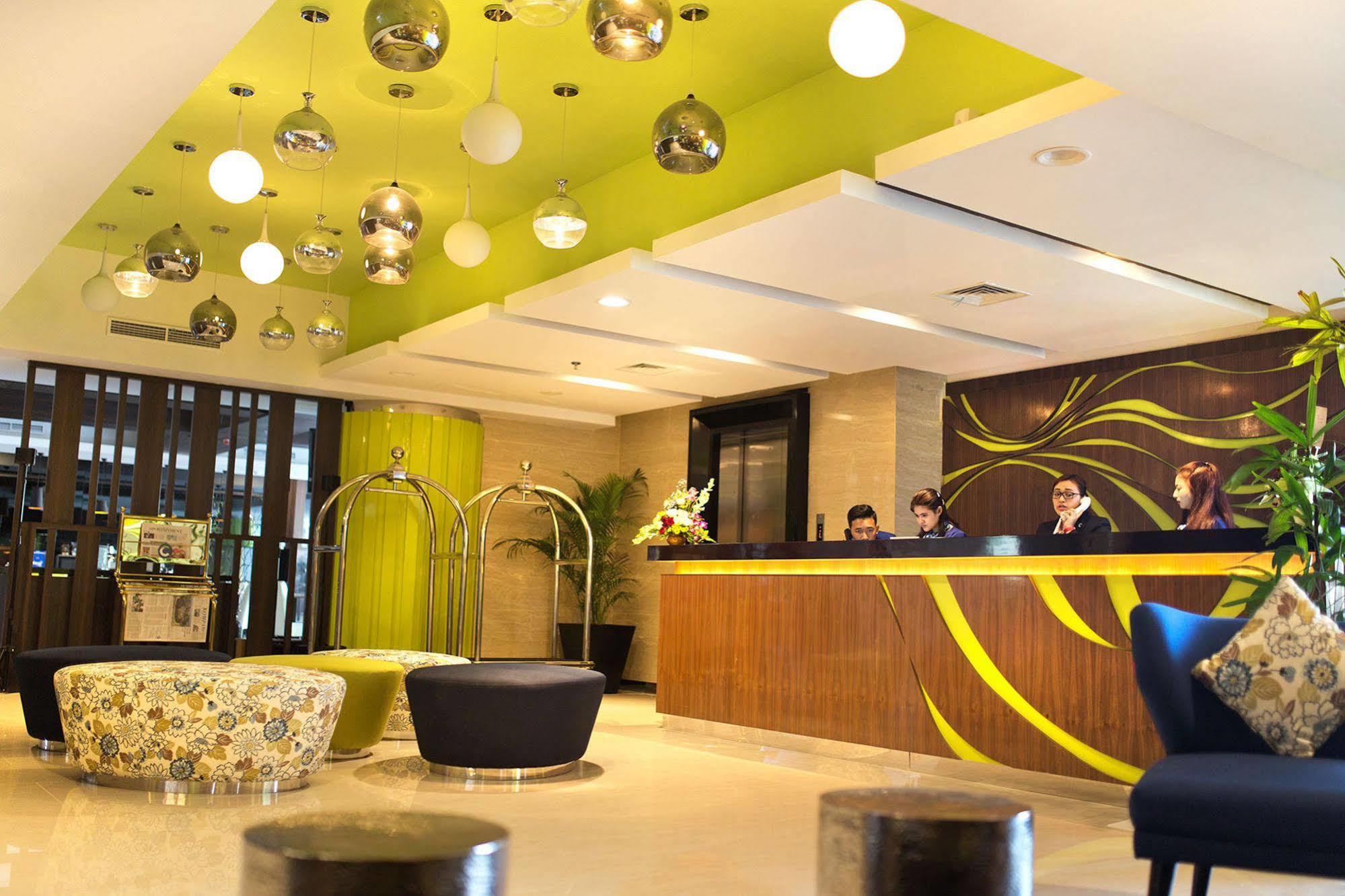 Bonnet Hotel סוראבאיה מראה חיצוני תמונה