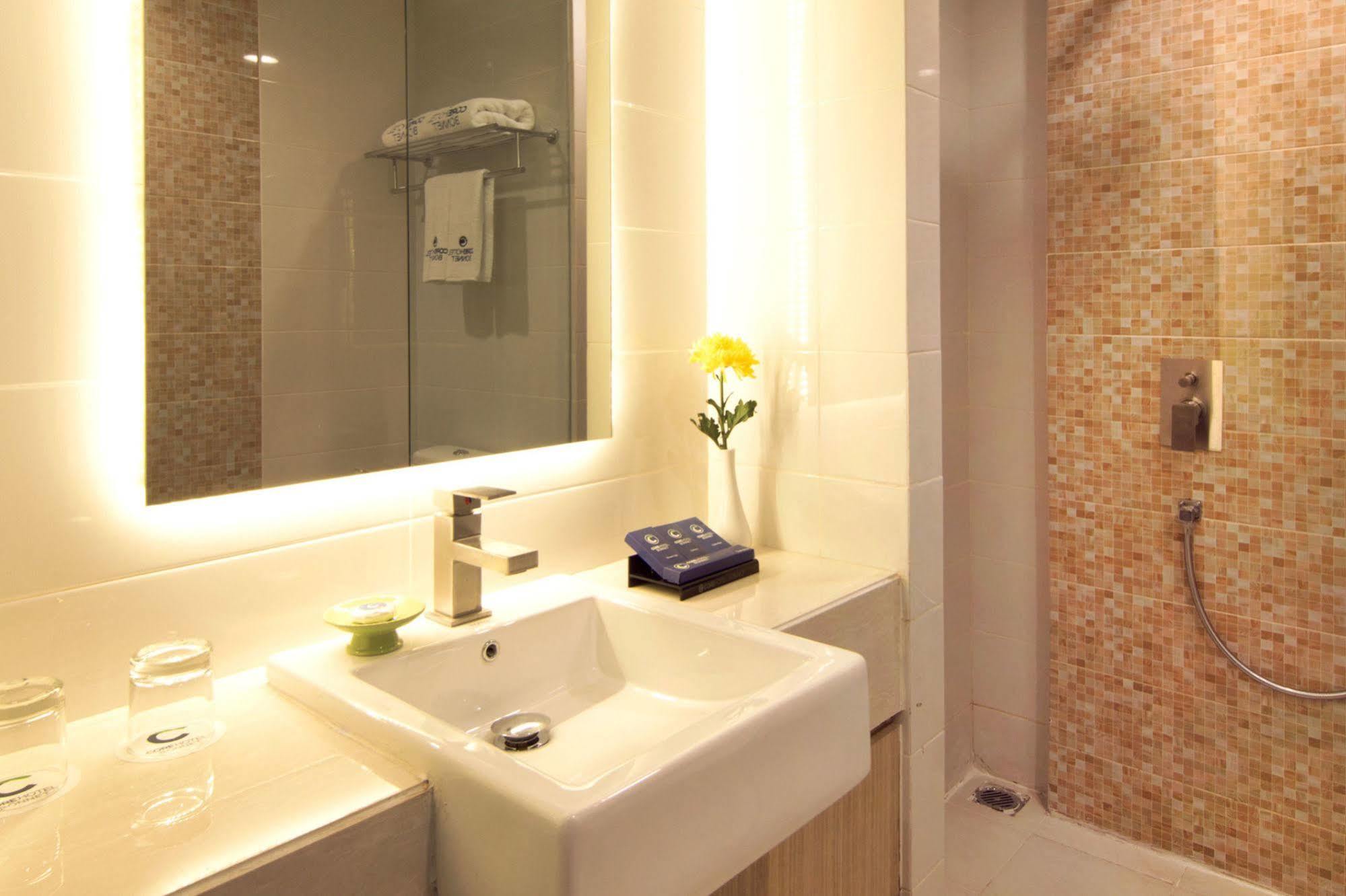 Bonnet Hotel סוראבאיה מראה חיצוני תמונה