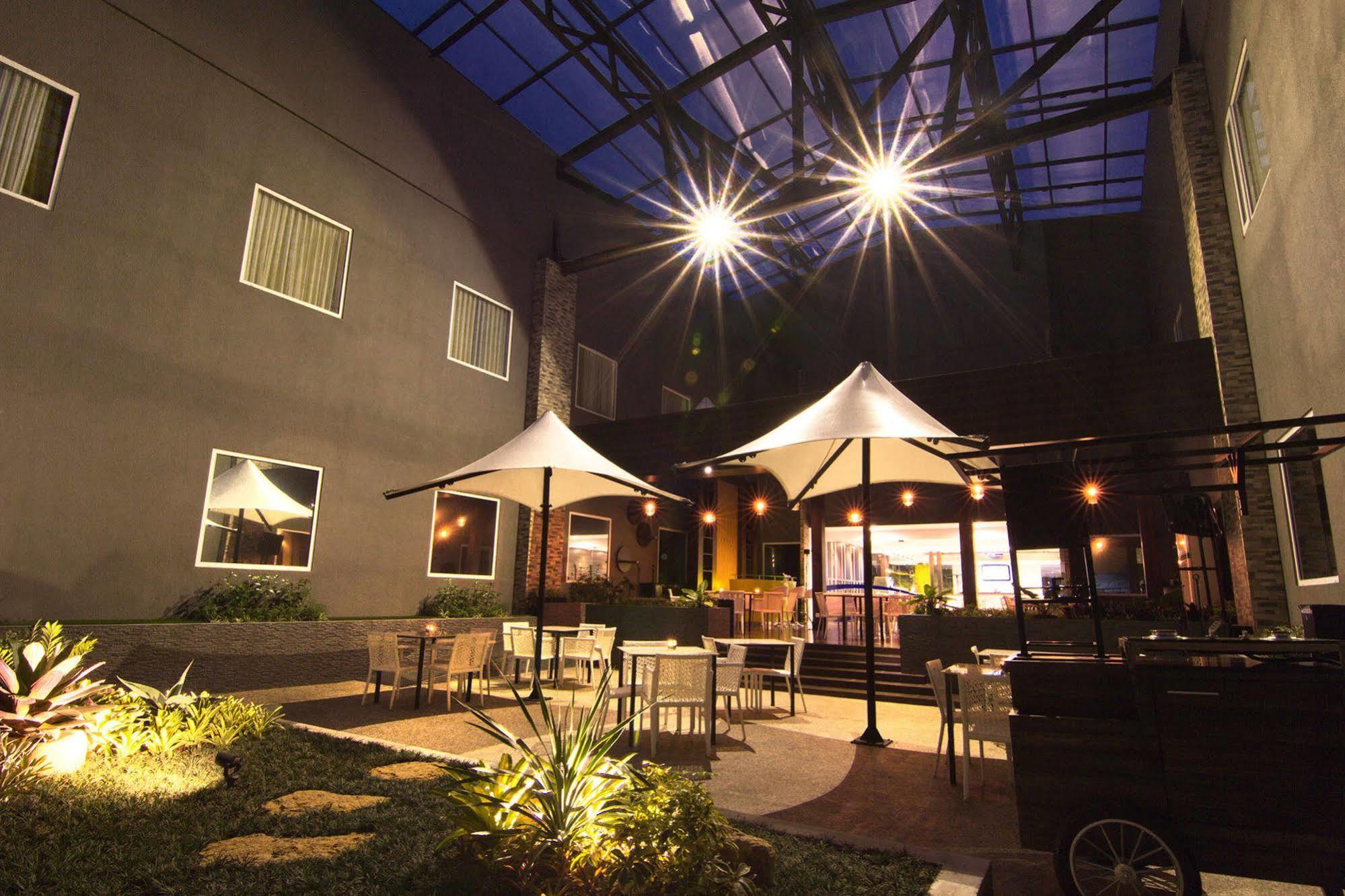 Bonnet Hotel סוראבאיה מראה חיצוני תמונה