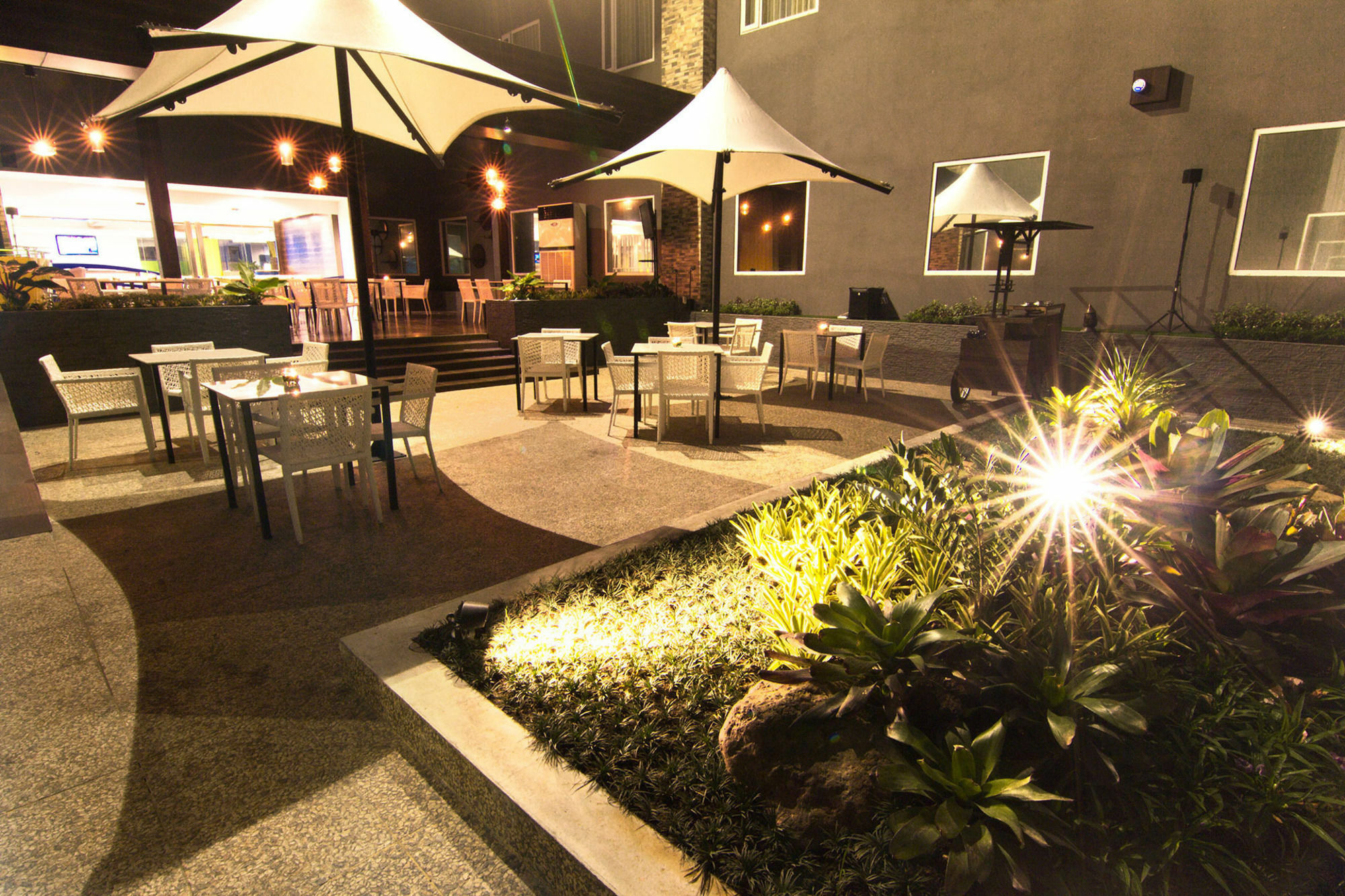 Bonnet Hotel סוראבאיה מראה חיצוני תמונה